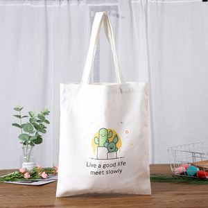 Bolsa de tela reutilizable con logotipo personalizado, estampada, diseño de bolso de hombro de algodón para mujer, con asa de tela. - Product Image 3