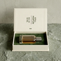 Boîte à parfum rigide de luxe sur mesure, style livre blanc magnétique, présentation horizontale pour emballage de parfum personnalisé
