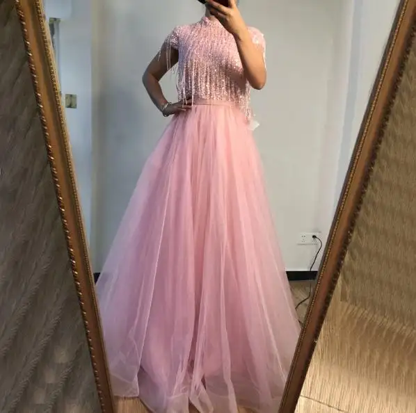 गुलाबी रंग क्रिस्टल Tassels छोड़ने लघु आस्तीन उच्च गर्दन गेंद पजामा शाम कपड़े 2020 दुबई महिलाओं के प्लस आकार प्रोम कपड़े