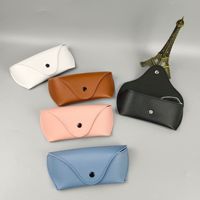 Étui à lunettes portable en cuir PVC souple, pochette de luxe pour lunettes avec bouton-pression, protection pour lunettes, vente en gros, logo personnalisé