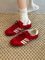 Vente en gros de baskets rétro pour femmes avec logo personnalisé, lacets rouges, respirantes, chaussures plates pour la marche