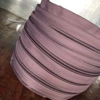Fabricants de fermeture éclair de sac en gros n ° 5 Code de fermeture éclair en nylon Pack le paquet entier de sac de couverture de lit de teinture fixe n ° 5 fermeture éclair