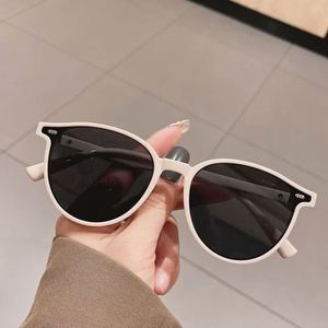 Gafas de Sol Redondas Retro con Logotipo Personalizado, Diseño de Leopardo Negro, Protección UV400 para Mujer - Product Image 2