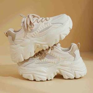 Venta al por mayor de fábrica: Zapatillas deportivas casuales de mujer con suela gruesa, transpirables, cómodas, de malla, estilo nuevo 2026, modernas y a la moda. - Product Image 1