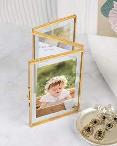 Cadre flottant triple articulé en métal doré de luxe pour 3 photos, idéal pour mariages et décoration intérieure - Product Image 3