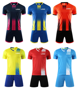 Maillots de football personnalisés - 100% polyester, impression numérique, séchage rapide, respirant, extensible dans les quatre sens, anti-UV, col en V, manches courtes, unisexe - Product Image 6