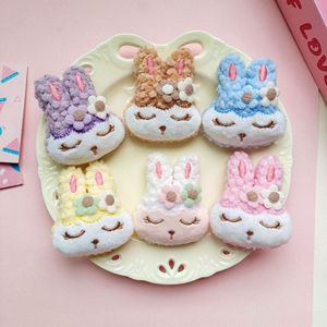 DHF キュートな漫画風ウサギのぬいぐるみブローチ、柔らかいぬいぐるみキーホルダーピン、ぶら下げウサギのペンダント、高品質のぬいぐるみおもちゃ、販促品 - Product Image 1