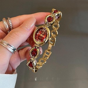 Orologio da polso WENEED rosso retrò per l'anno dello zodiaco, un orologio da donna di alta gamma, lusso discreto, di nicchia e raffinato. - Product Image 1