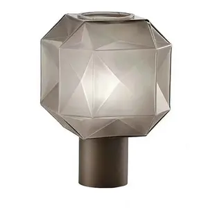 Постмодернизированная прикроватная лампа в минималистичном стиле Подходит для кофейни, гостиницы, металлическая стеклянная настольная лампа, ночник