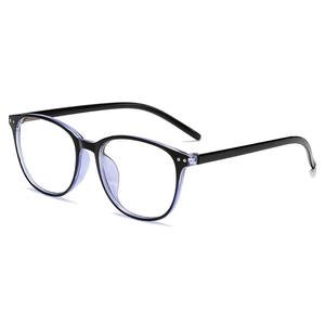 Vente en gros <span class=keywords><strong>de</strong></span> <span class=keywords><strong>lunettes</strong></span> <span class=keywords><strong>de</strong></span> lecture rétro unisexes à verres transparents anti-lumière bleue personnalisées <span class=keywords><strong>avec</strong></span> monture PC noire pour le <span class=keywords><strong>travail</strong></span> - Product Image 3