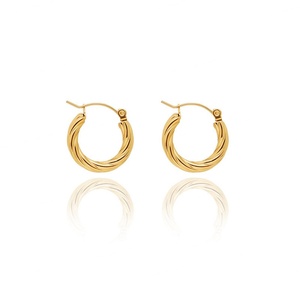 Boucles d'oreilles tendance 2023 en acier inoxydable PVD plaqué or 18 carats, boucles d'oreilles créoles torsadées personnalisées - Product Image 1