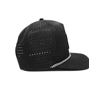 Casquette Trucker Ajustable Noire en Caoutchouc Découpée au Laser à 6 Panneaux avec Trous et Corde pour Adultes, Vêtement Décontracté, Fabriquée au Vietnam - Product Image 3