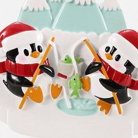 Figurine de Noël en résine Famille de pingouins pêcheurs sur glace avec canne à pêche, montagne, glacier, base enneigée, décoration de rebord de fenêtre, haute qualité, moderne