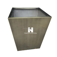 Vente en gros de grands pots de jardin d'extérieur, nouveau design, jardinière rectangulaire en acier inoxydable PVD, jardinière surélevée avec roues