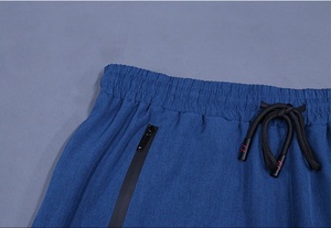 Pantalones cortos deportivos de cinco piezas ligeros que absorben la humedad de tiro medio de entrenamiento informal de verano para hombre - Product Image 3