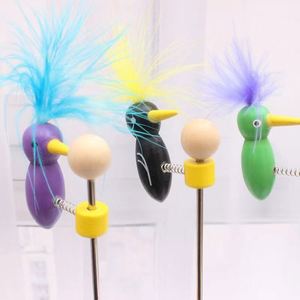 Juguete de plumas para gatos de entrega rápida, juguete interactivo para gatos y gatitos con ventosa potente, varita de juguete portátil - Product Image 5