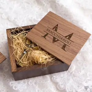 个性化方形胡桃木工艺饰品礼品盒，如项链和手镯，可定制母亲节礼品创意