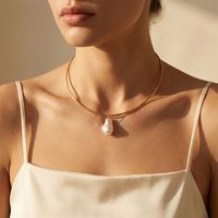 Gemnel Collier ras-du-cou en laiton à ouverture baroque, imitation perles et strass, haute couture, pour banquets et soirées, tendance, en promotion