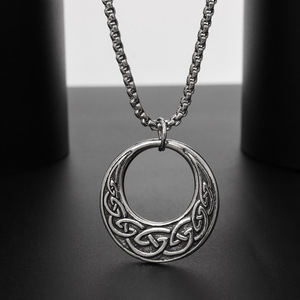 Venta al por mayor de collar de colgante con diseño de nudos celtas vikingos personalizados, zinc aleado nórdico retro, WZU056, - Product Image 2