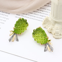 Retro fruit-geïnspireerde oorknopjes groen gesneden hars dennenappel oorbel met kristallen decor voor dames cadeau