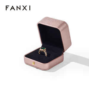 Caja de Anillo Cuadrada Rosa de Microfibra Personalizada de Fábrica FANXI, Caja de Joyería de Cuero PU con Ángulo Recto - Product Image 2