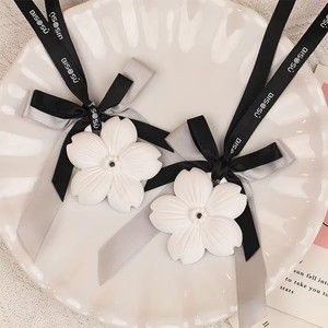 Toptan Asılı Alçı Aroma Kokulu Parçalar Kamelya Kokulu Araba Gardırop Yatak Odası Kokusu Oda Hava Ferahlatıcısı - Product Image 3