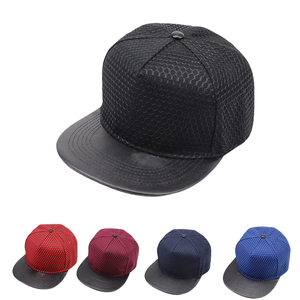 Casquette de baseball personnalisée OEM en gros, 6-7 panneaux, visière plate, fermeture à boucle en cuivre doré, 100% coton, respirante et imperméable - Product Image 1