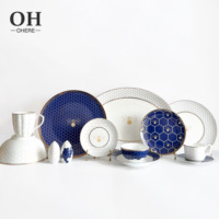 Service de table de luxe en porcelaine fine, motif nid d'abeille bleu, avec bols, tasses et soucoupes, idéal pour événements, traiteur et location
