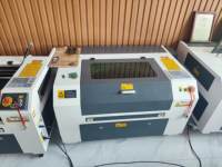 Machine de gravure et de découpe au laser CO2 de haute qualité 50W-100W, refroidie par eau, haute précision CNC pour acrylique, bois, caoutchouc, papier, MDF