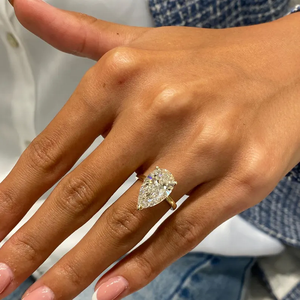 Anello Solitario con Diamante Sintetico Taglio a Pera da 5 Carati, Certificato IGI, D/VVS1, Montatura a Griffe in Oro Massiccio 14k, Anelli di Fidanzamento con Diamanti - Product Image 2