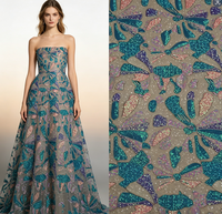 Tissu en dentelle lourdement perlé, motif papillon bleu irisé, doublement renforcé, pour robe de gala haute couture