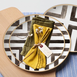 Haute qualité 4 pièces élégant or jante os chine noir et blanc ensembles <span class=keywords><strong>de</strong></span> dîner <span class=keywords><strong>assiette</strong></span> <span class=keywords><strong>en</strong></span> <span class=keywords><strong>porcelaine</strong></span> bon marché - Product Image 4