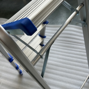 EN131 chứng nhận nhôm bước thang 4 bước với 150 kg Khả năng chịu tải không trơn trượt, trọng lượng nhẹ cho gia đình và công nghiệp sử dụng - Product Image 5