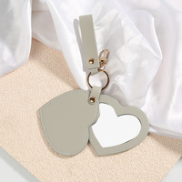 Miroir cosmétique portable en cuir PU en forme de cœur avec logo personnalisé, miroir compact de poche, porte-clés