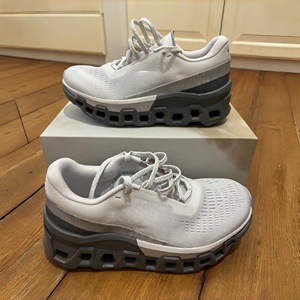 Chaussures de marche décontractées pour hommes, de luxe, de créateur, à plateforme, antidérapantes, avec lacets, tendance et polyvalentes, unisexe, vente en gros d'usine - Product Image 1