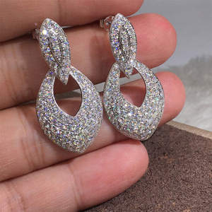 Orecchini a goccia cavi per donna, gioielli eleganti con pavé scintillante - Product Image 1