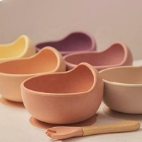 Livraison rapide sans BPA bébé alimentation vaisselle de qualité alimentaire Silicone aspiration dîner bol avec poignée en bois cuillère pour l'alimentation de bébé