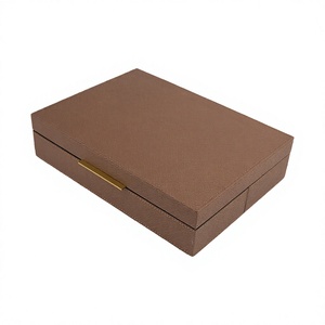 Lot de 2 boîtes cadeaux rectangulaires en MDF à grain croisé avec couvercle à rabat magnétique et poignée métallique – Ensemble deux pièces - Product Image 4