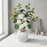 Set Bunga Daun Eucalyptus Buatan Realistis dengan Vas Plastik untuk Dekorasi Meja Rumah atau Kantor Gaya Nordik, Tahan Jatuh