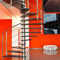 Escalier en colimaçon Prima moderne et familial avec balustrade verticale et marches antidérapantes pour appartement