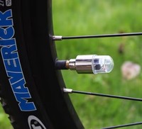 Luz LED Multicolor para Válvulas de Neumáticos con Batería para Auto, Moto y Bicicleta