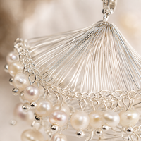 Collier réglable pour femme, style français, avec chaîne de main Nala à perles d'imitation florales, pendentif délicat feuille de fleur, bracelet vintage raffiné