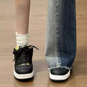 Calzado Casual Americano de Skate de Moda con Suela Gruesa para Mayor Altura, Diseño a Cuadros y Elementos de Rayo, Lengüeta Gruesa y Duradera - Product Image 5