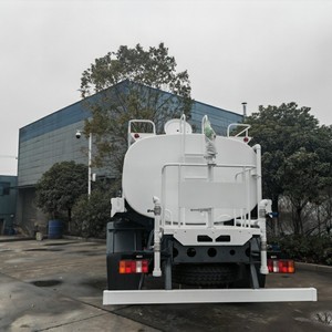 Camión Cisterna de Agua HOWO 4X2 de 8000L de China, Camión Pulverizador de Agua Móvil en Venta - Product Image 6