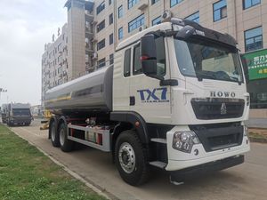 Camion-citerne à eau Howo 6x4 de 20 000 litres, diesel, norme Euro 3, Poids total autorisé en charge (PTAC) de 18 000 kg, pour arrosage et pulvérisation - Product Image 4
