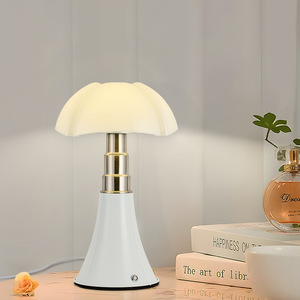 <span class=keywords><strong>Lampe</strong></span> de table en fer en forme de chauve-souris vintage italienne, <span class=keywords><strong>lampe</strong></span> de chevet créative haut de gamme de <span class=keywords><strong>style</strong></span> scandinave simple - Product Image 5