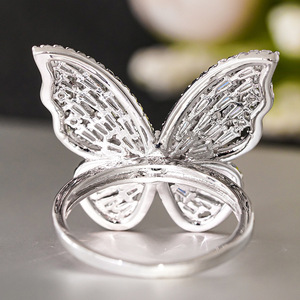 Anello a farfalla da donna con accenti scintillanti, elegante gioiello da dito alla moda - Product Image 4