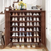 Meuble à chaussures fin en noyer IRONCK avec portes à lattes, 6 étagères réglables et plateau supérieur à rebord, rangement d'entrée peu encombrant.