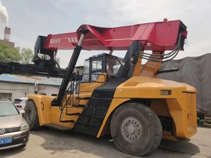Gru Frontale per Container Sany Usata da 45-50 Tonnellate in Buone Condizioni, Reach Stacker Usato in Vendita - Product Image 4