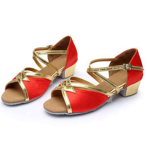 Vente en gros de nouvelles chaussures de <span class=keywords><strong>danse</strong></span> <span class=keywords><strong>latine</strong></span> avec paillettes talon plat fond souple chaussures de <span class=keywords><strong>danse</strong></span> d'intérieur en satin - Product Image 5